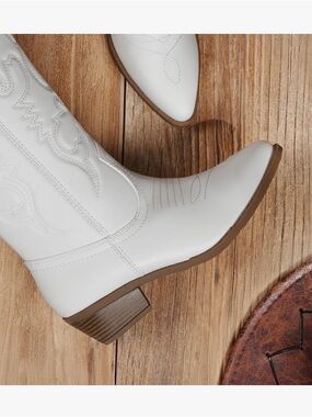 White Women's Western Ankle Boots - Brand Unspecified